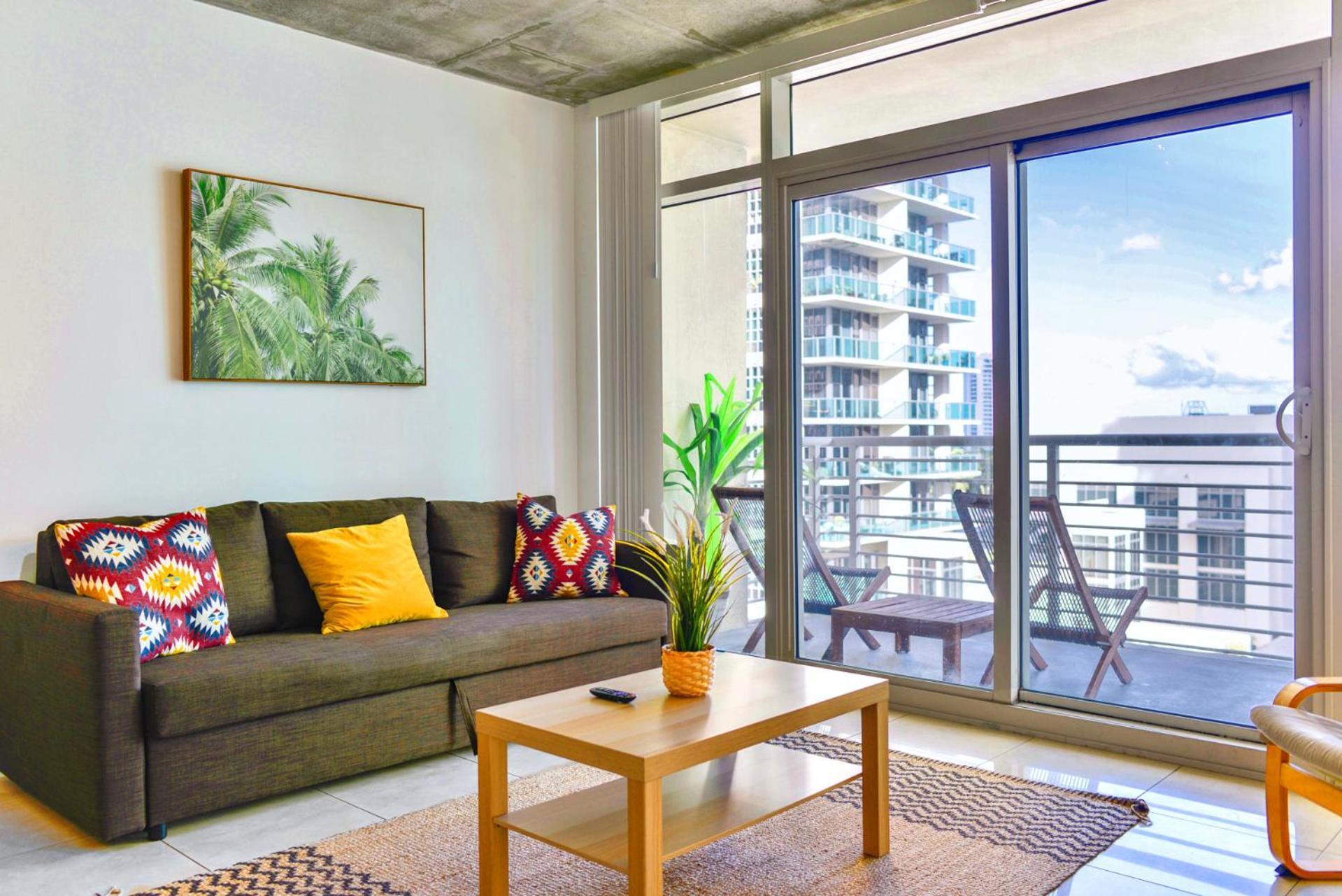 Midblock - Views, Pool & Balcony!