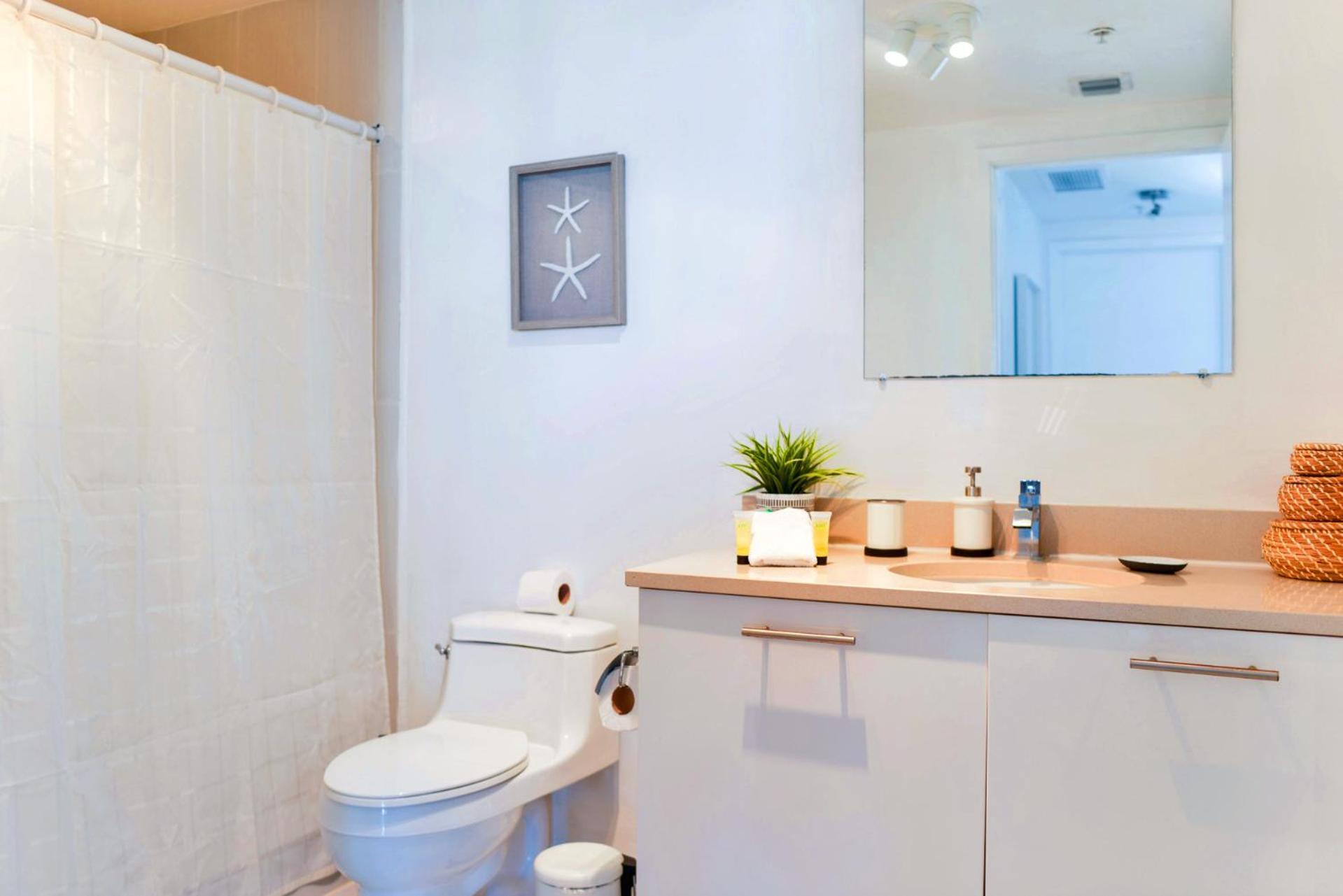 Midblock - Views, Pool & Balcony! Apartamento *