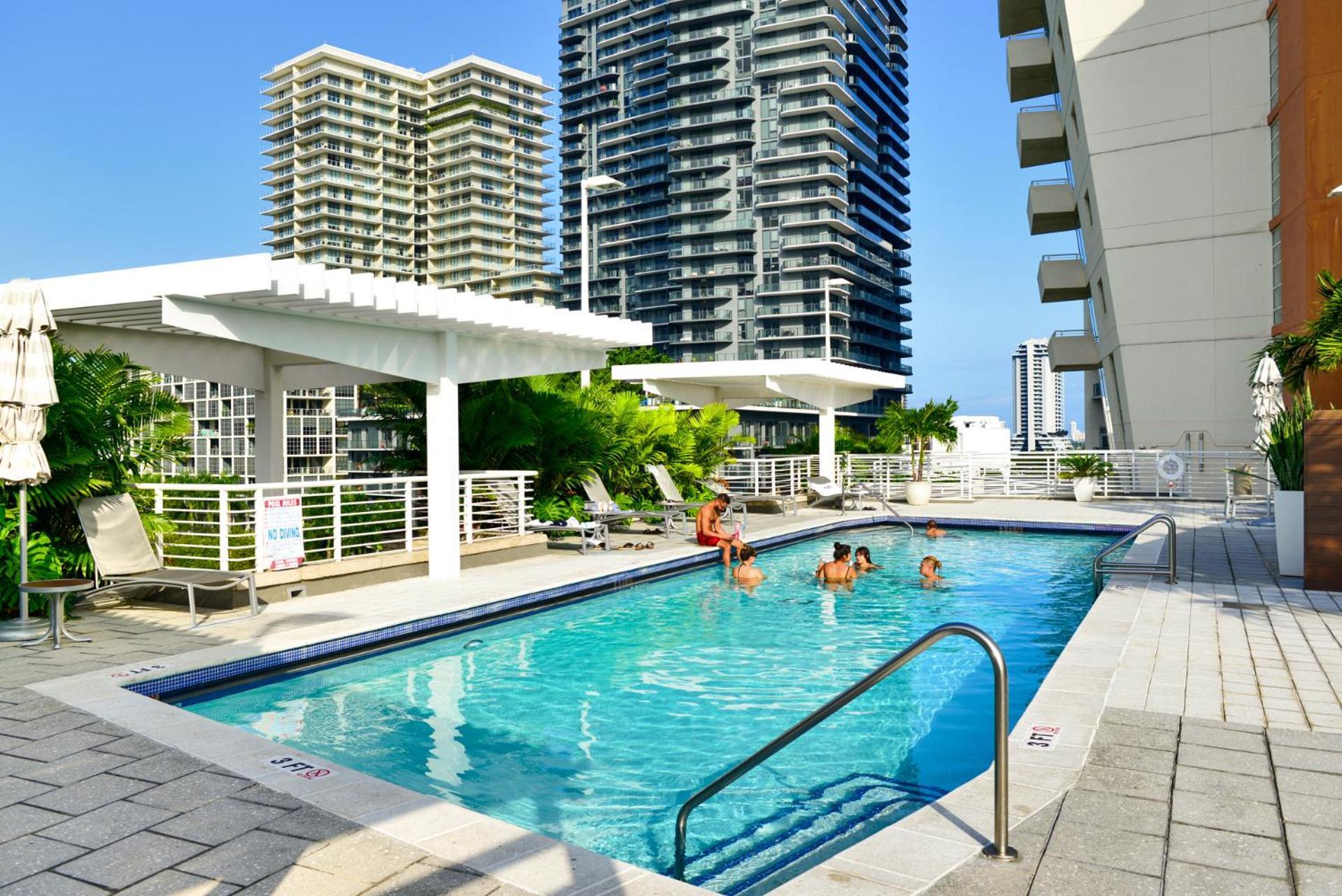 Midblock - Views, Pool & Balcony! * Miami