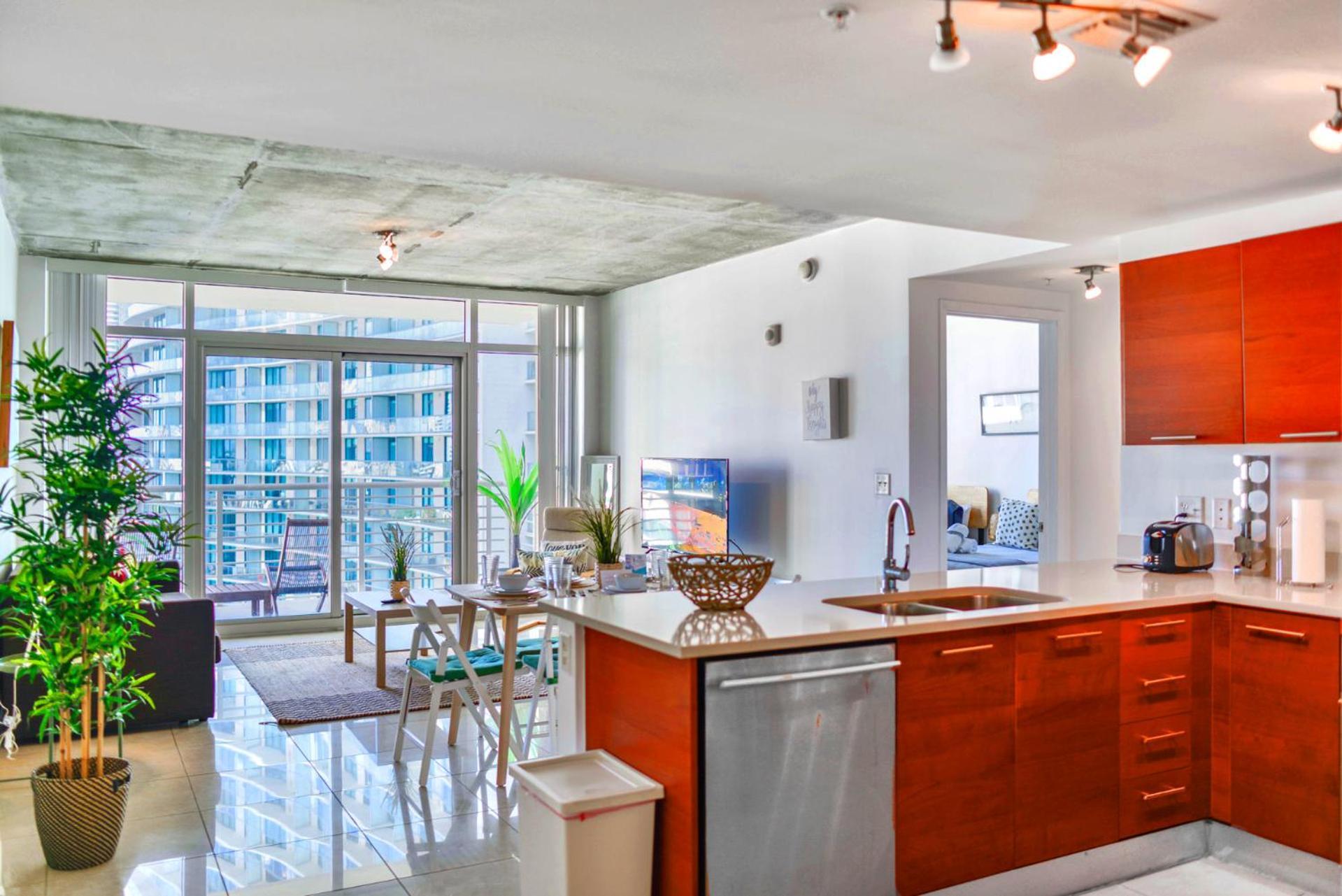 Apartamento Midblock - Views, Pool & Balcony! Miami